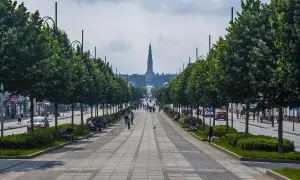 Aleje w Częstochowie, idealne na weekendowe spacery, prowadzą do Jasnej Góry. Wiele atrakcji czeka na odkrycie.